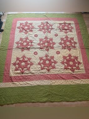 Antique Pennsylvania Red and Green Snowflake Quilt 86×80